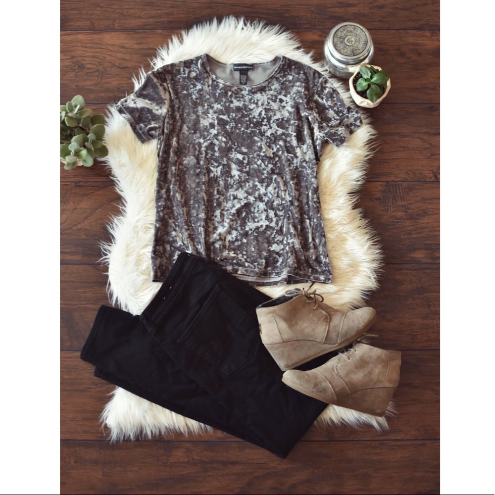 🌸*REDUCED* Banana Republic Crushed Velvet Top